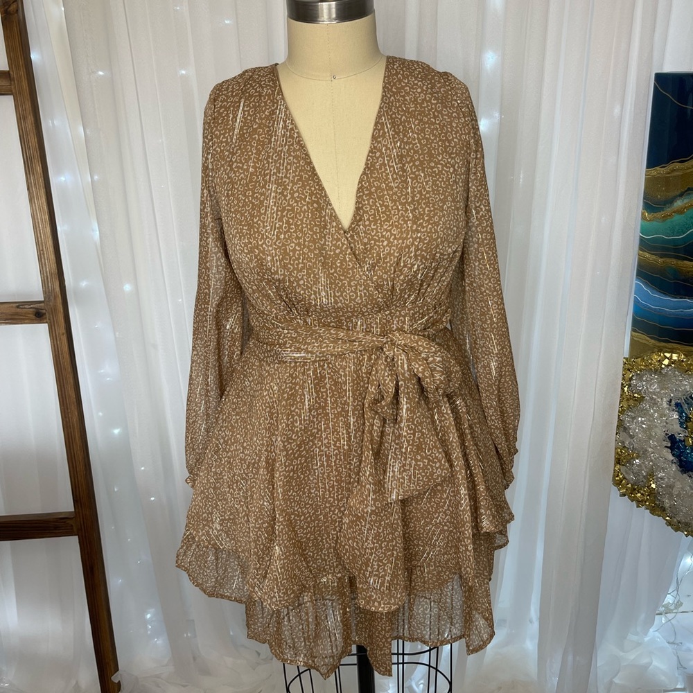 ✨🌟NWT🌟✨Very Pretty Sheer Metallic Leopard Print Ruffle Dress with front tie